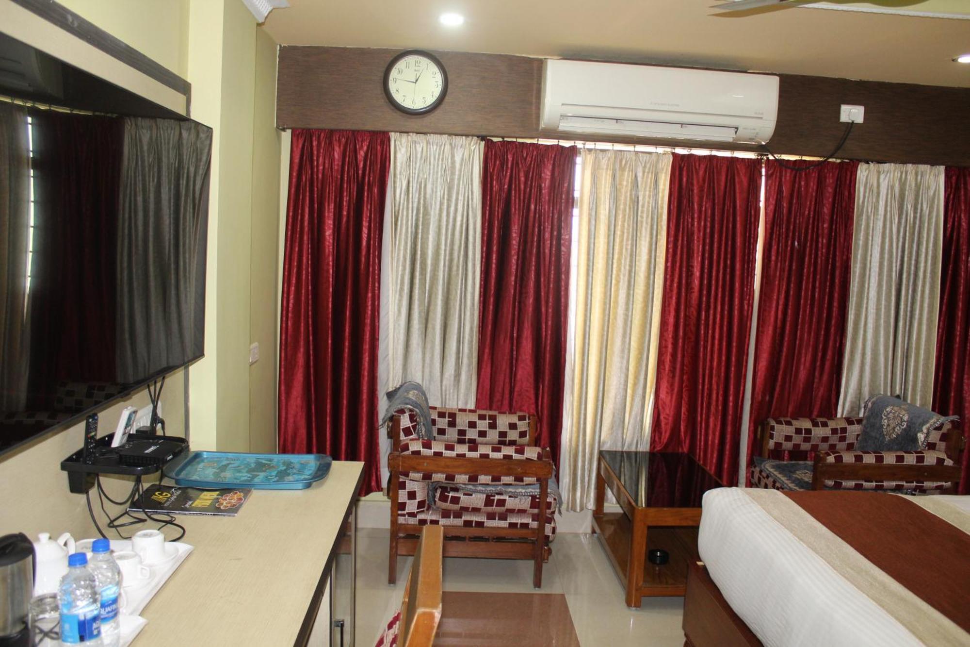 Gokul Plaza Hotel Bhubaneswar Exterior foto