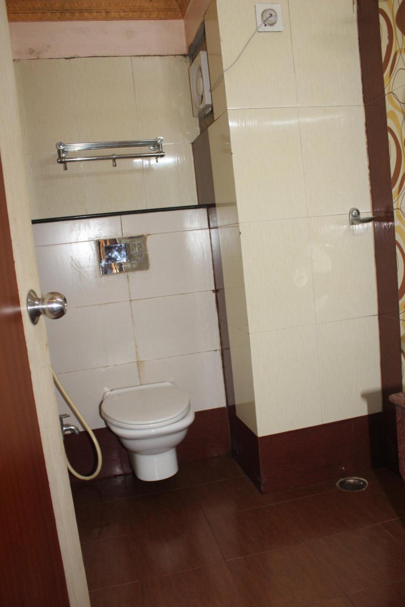 Gokul Plaza Hotel Bhubaneswar Exterior foto