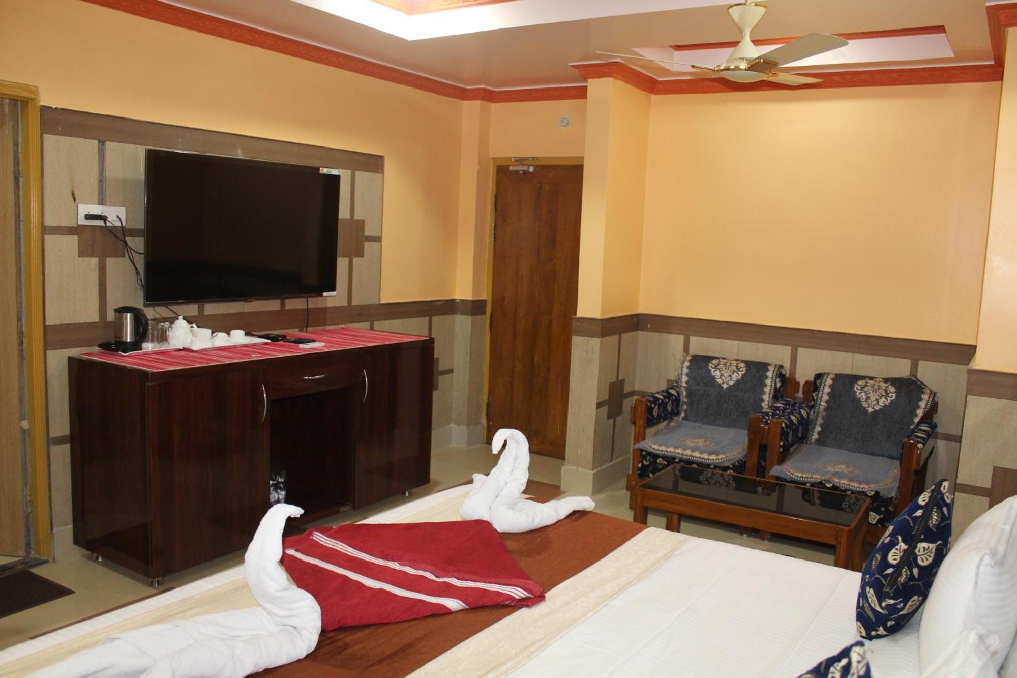 Gokul Plaza Hotel Bhubaneswar Exterior foto